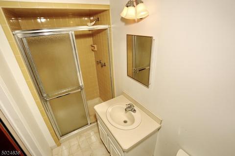 8 Mc Atee Ln, Wanaque, NJ 07465 photo 17