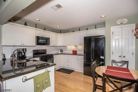 131 Rock Rd, Wayne, NJ 07470 photo 9