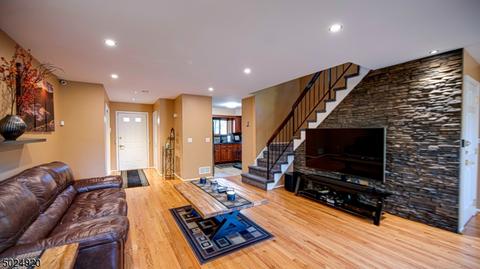 9 Cedar Ct, Flemington, NJ 08822 photo 3