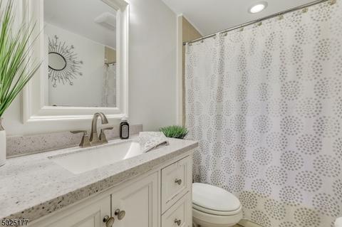 60 Hillcrest Dr, Wayne, NJ 07470 photo 22
