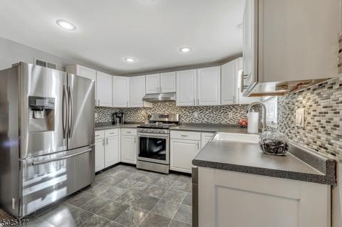 60 Hillcrest Dr, Wayne, NJ 07470 photo 3