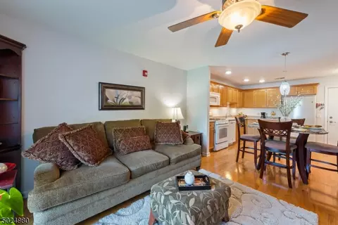 87 Liddle Ave, Edison, NJ 08837 photo 12