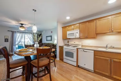 87 Liddle Ave, Edison, NJ 08837 photo 6