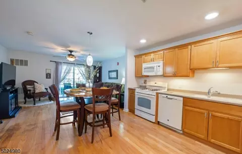 87 Liddle Ave, Edison, NJ 08837 photo 9