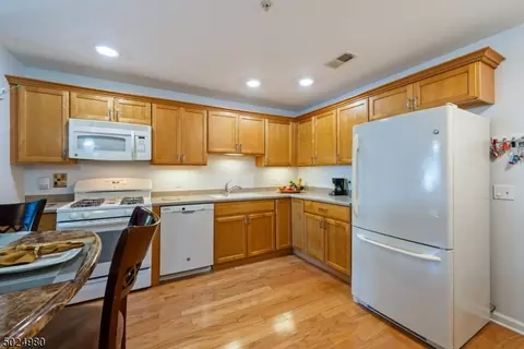 87 Liddle Ave, Edison, NJ 08837 photo 7