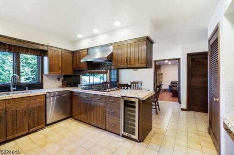 35 Benjamin Dr, Springfield, NJ 07081 photo 4