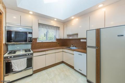 142 Andover Dr, Wayne, NJ 07470 photo 4