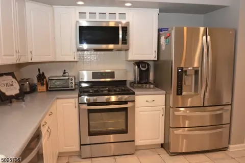 4 Meadow Dr, Dover, NJ 07801 photo 9