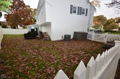 4 Meadow Dr, Dover, NJ 07801 photo 25