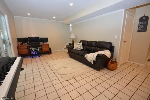4 Meadow Dr, Dover, NJ 07801 photo 20
