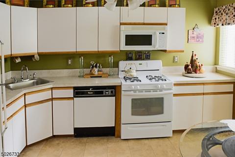 11 Garden Ct, Succasunna, NJ 07876 photo 8