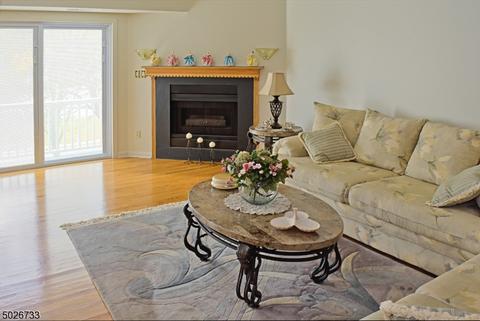 11 Garden Ct, Succasunna, NJ 07876 photo 4