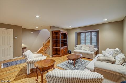 55 Daria Ln, Berkeley Heights, NJ 07922 photo 2