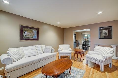 55 Daria Ln, Berkeley Heights, NJ 07922 photo 3