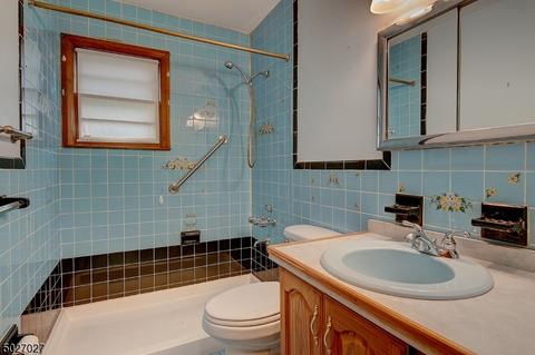 690 8th St, Secaucus, NJ 07094 photo 13