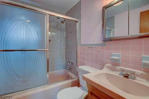 690 8th St, Secaucus, NJ 07094 photo 11