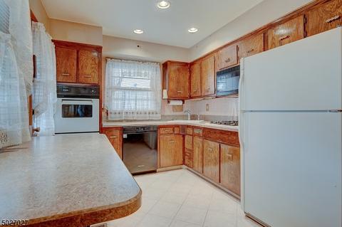 690 8th St, Secaucus, NJ 07094 photo 5
