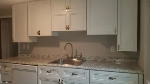221 Ratzer Rd, Wayne, NJ 07470 photo 6
