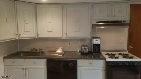 221 Ratzer Rd, Wayne, NJ 07470 photo 12