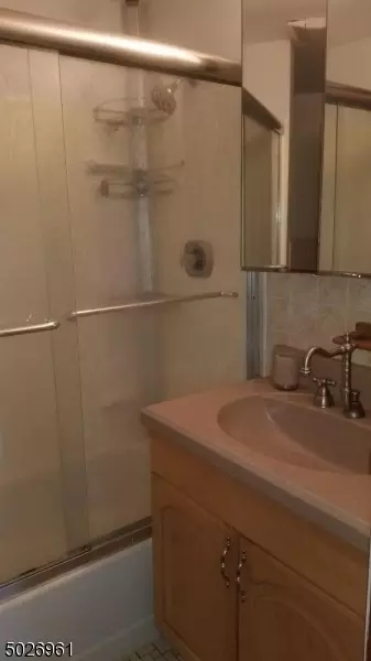 221 Ratzer Rd, Wayne, NJ 07470 photo 8
