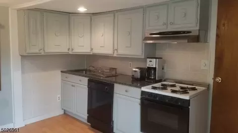 221 Ratzer Rd, Wayne, NJ 07470 photo 11