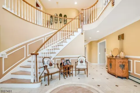 40 Oxbow Pl, Wayne, NJ 07470 photo 2