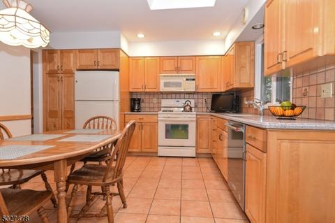 68 E Cedar Pl, Ramsey, NJ 07446 photo 9