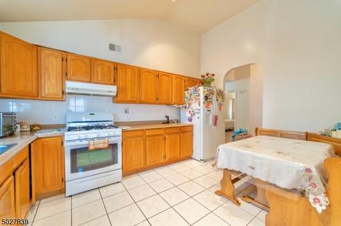 255 E 6th Ave, Roselle, NJ 07203 photo 9