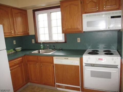 75 Briarwood Path, Clark, NJ 07066 photo 7