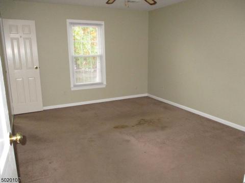 75 Briarwood Path, Clark, NJ 07066 photo 12