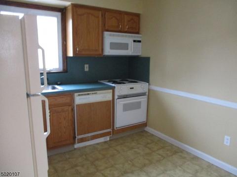 75 Briarwood Path, Clark, NJ 07066 photo 6