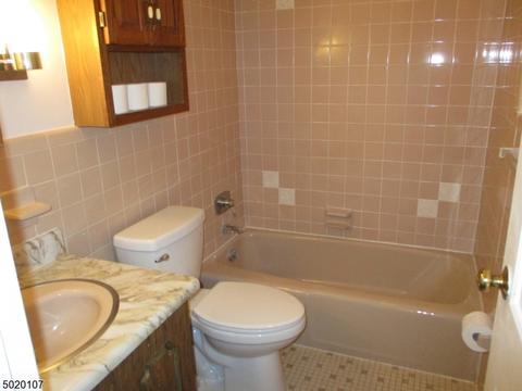 75 Briarwood Path, Clark, NJ 07066 photo 10