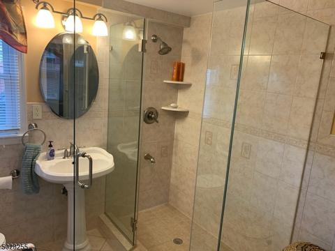 2492 Macarthur Dr, Union, NJ 07083 photo 16