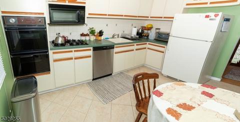 2492 Macarthur Dr, Union, NJ 07083 photo 6