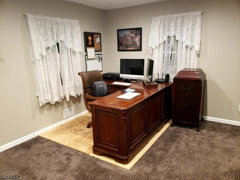 100 Chestnut Dr, Wayne, NJ 07470 photo 8