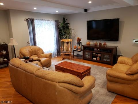 100 Chestnut Dr, Wayne, NJ 07470 photo 4