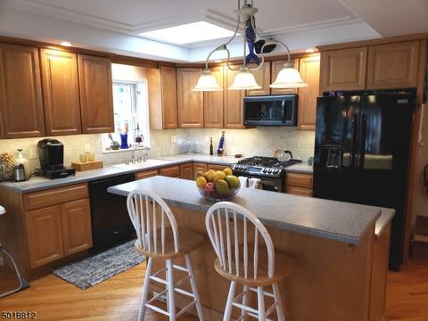 100 Chestnut Dr, Wayne, NJ 07470 photo 6
