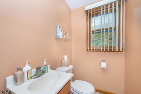 22 Corvair Pl, Wayne, NJ 07470 photo 9