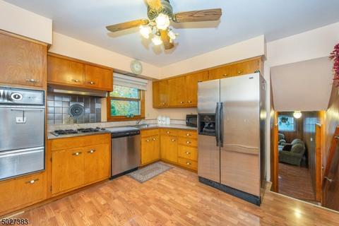 22 Corvair Pl, Wayne, NJ 07470 photo 5