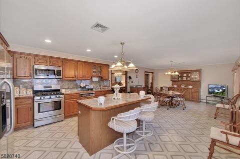 1260 Ratzer Rd, Wayne, NJ 07470 photo 8