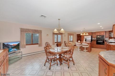 1260 Ratzer Rd, Wayne, NJ 07470 photo 6