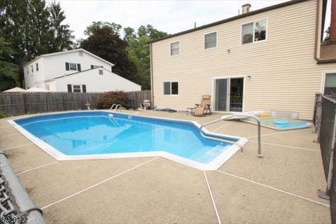 201 College View Dr, Hackettstown, NJ 07840 photo 3