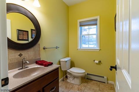 14 Holmes Ln, Wayne, NJ 07470 photo 9