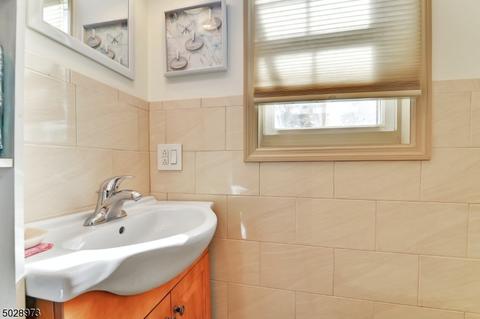 409 Forest Ave, Paramus, NJ 07652 photo 14