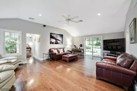63 Pine Grove Rd, Berkeley Heights, NJ 07922 photo 6