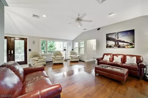 63 Pine Grove Rd, Berkeley Heights, NJ 07922 photo 4