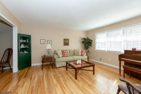 372 Malcolm Ave, North Plainfield, NJ 07063 photo 5