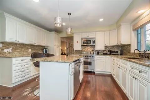 17 Thackeray Dr, Short Hills, NJ 07078 photo 8