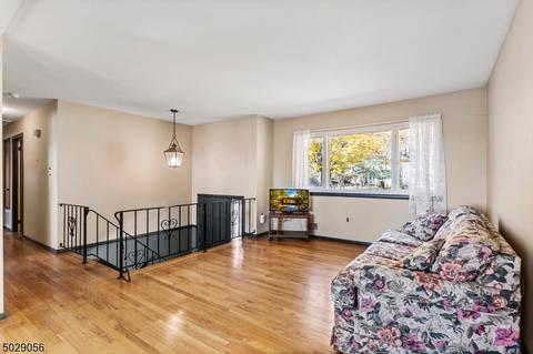 22 Hillside Dr, Clinton, NJ 08809 photo 4