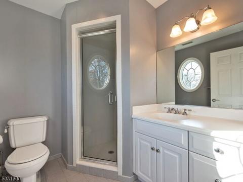 2 Darling Rd, Waldwick, NJ 07463 photo 18